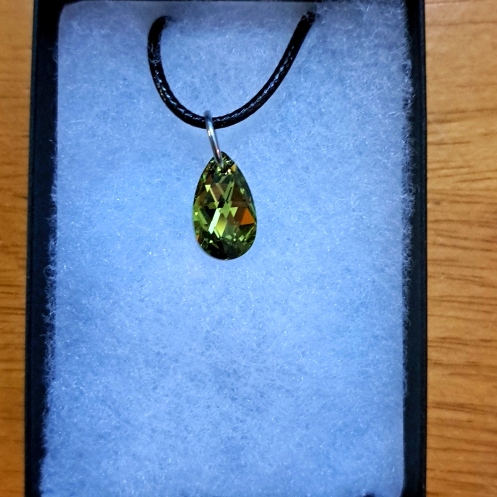 Citrus Lime Crystal Teardrop Necklace - Picture 1 of 5